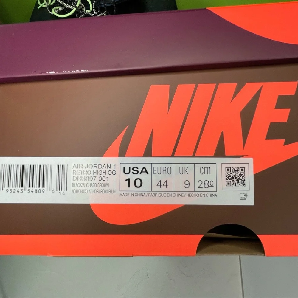 Air Jordan 1 High Retro OG Mens Size 10 Basketball Sneakers Nike Hand Crafted - Picture 10 of 11